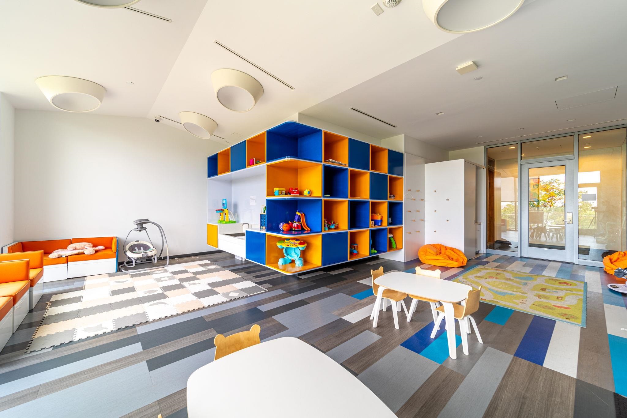 320 ADOLPHUS AVE Unit: 1211