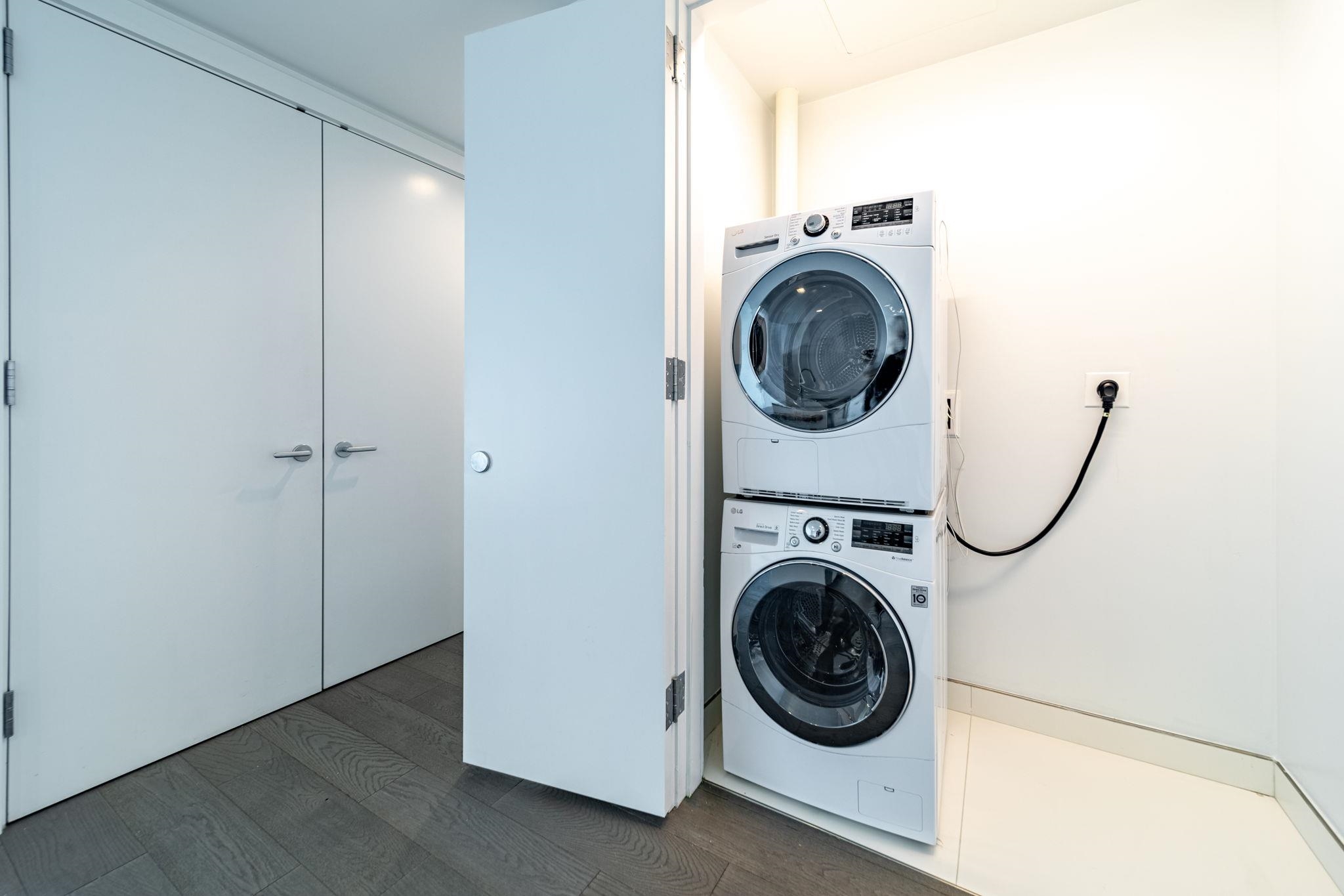 320 ADOLPHUS AVE Unit: 1211