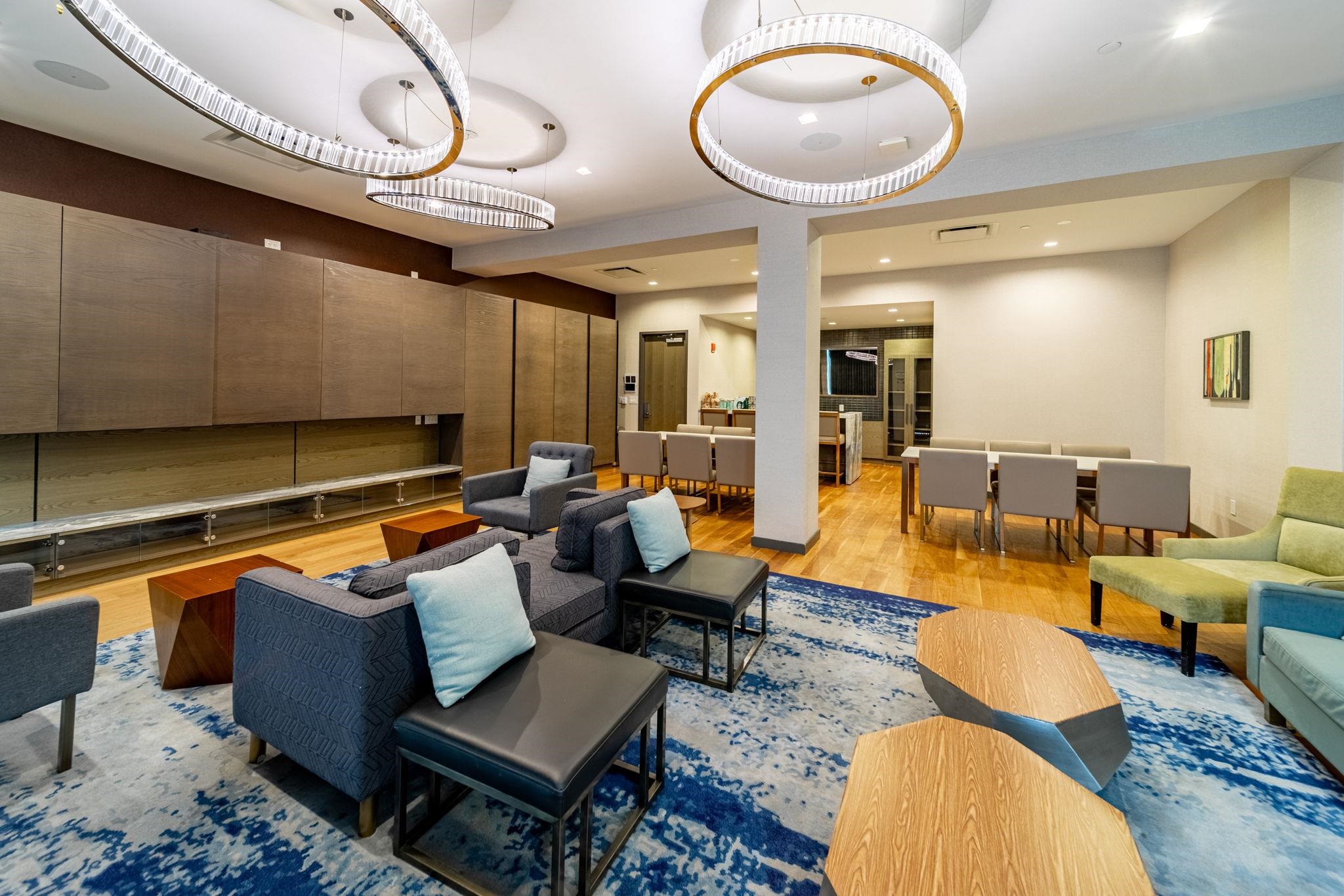 320 ADOLPHUS AVE Unit: 1211
