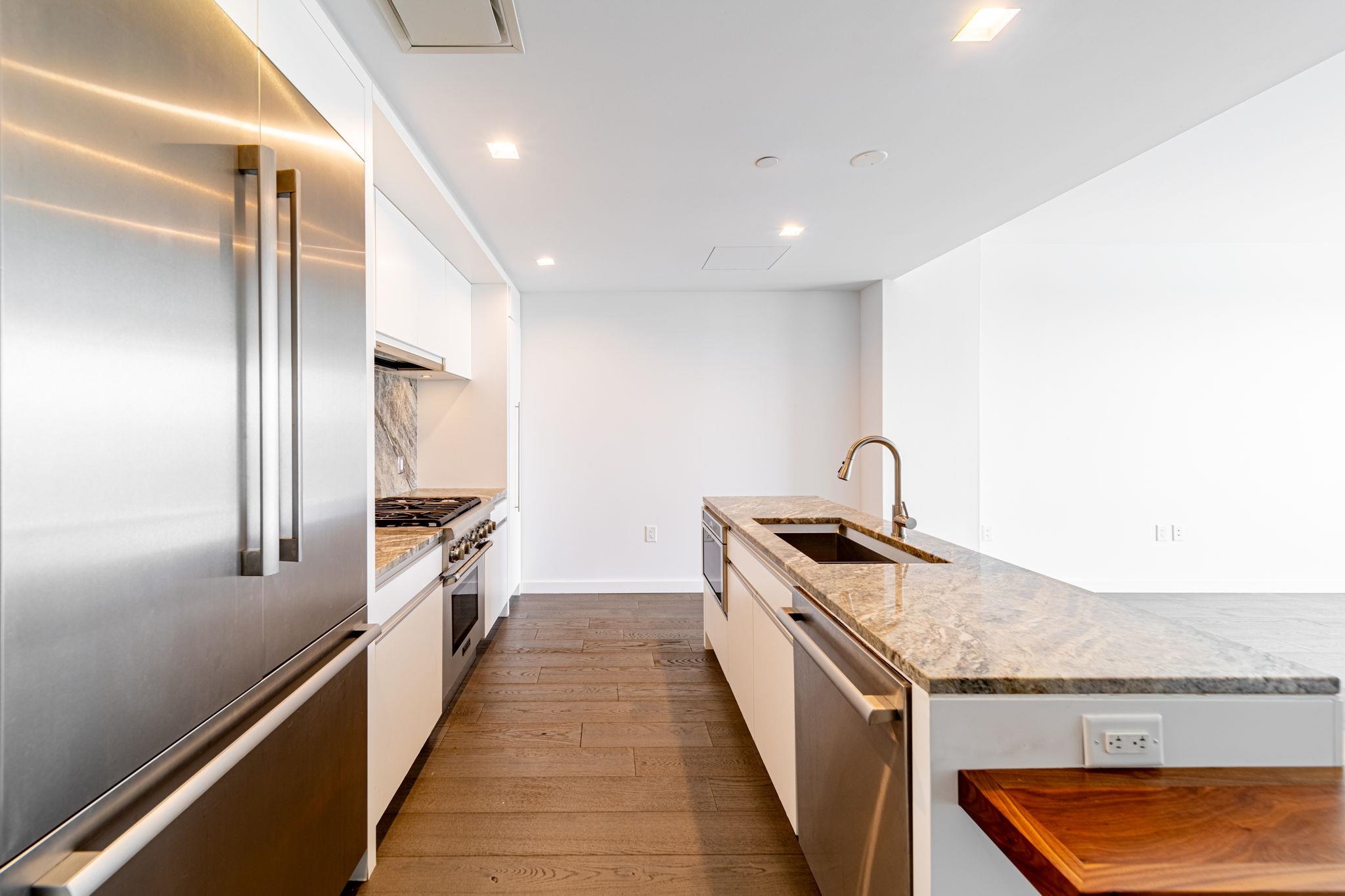 320 ADOLPHUS AVE Unit: 1211