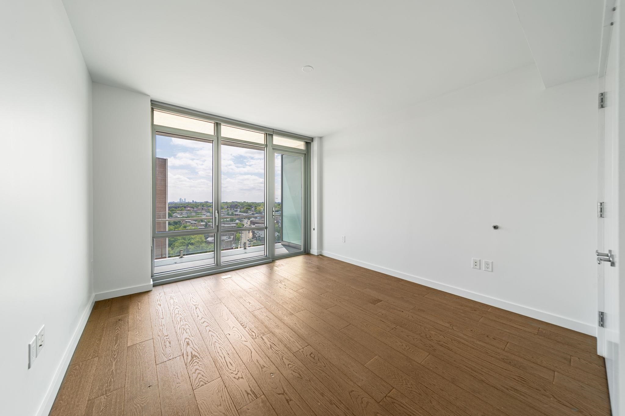 320 ADOLPHUS AVE Unit: 1211