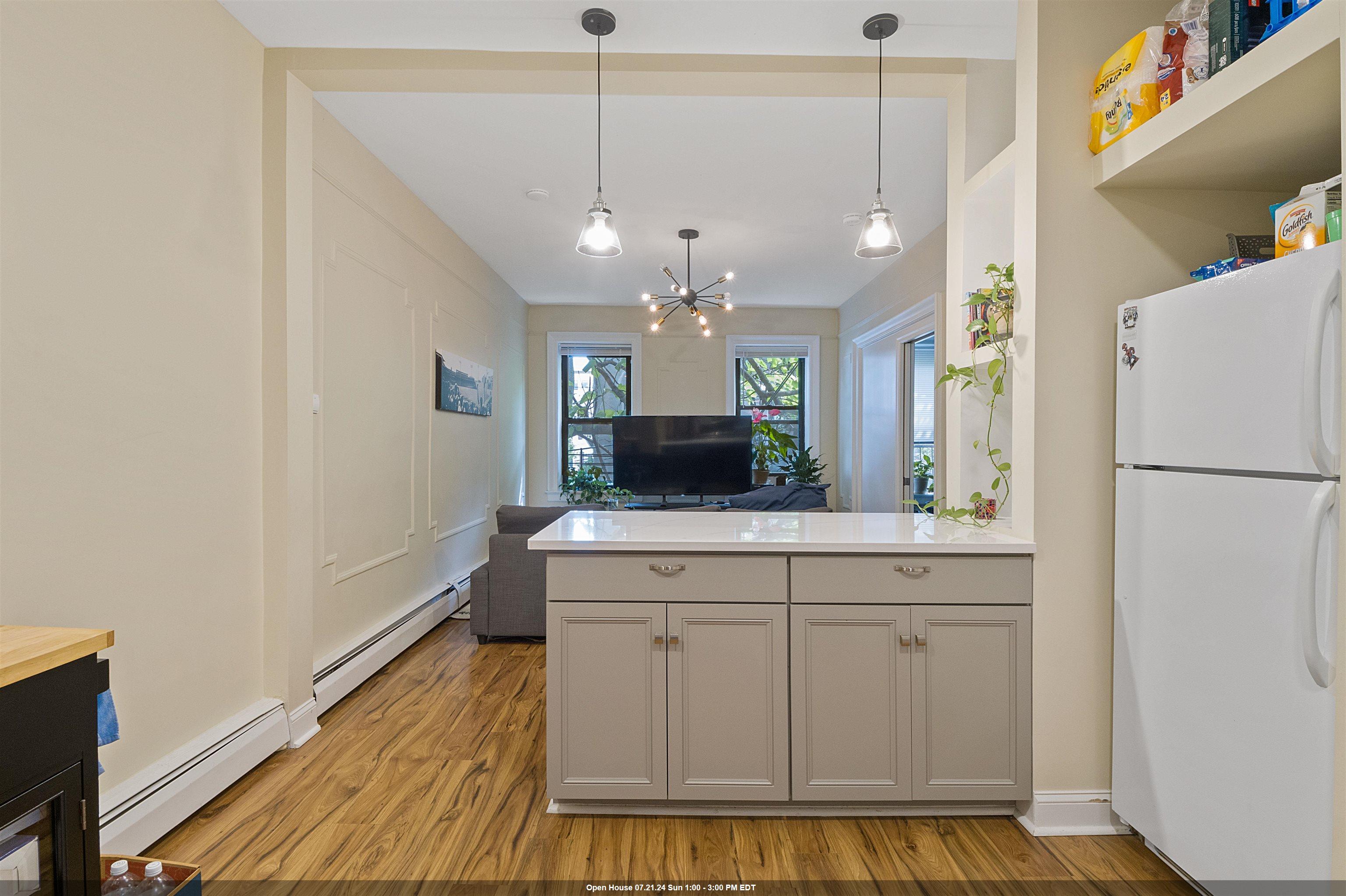 247 MONTGOMERY ST Unit: 4