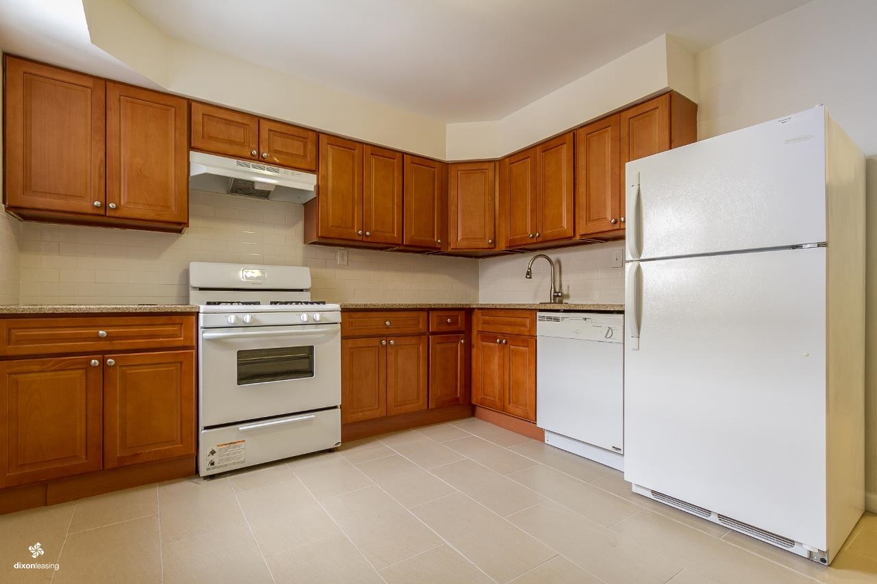 22 FULTON AVE