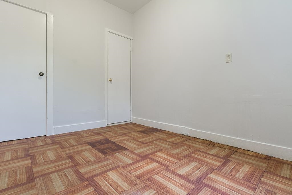 22 FULTON AVE