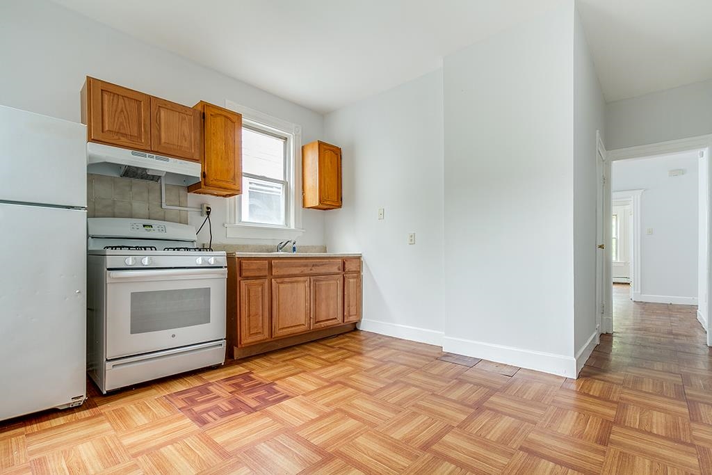 22 FULTON AVE