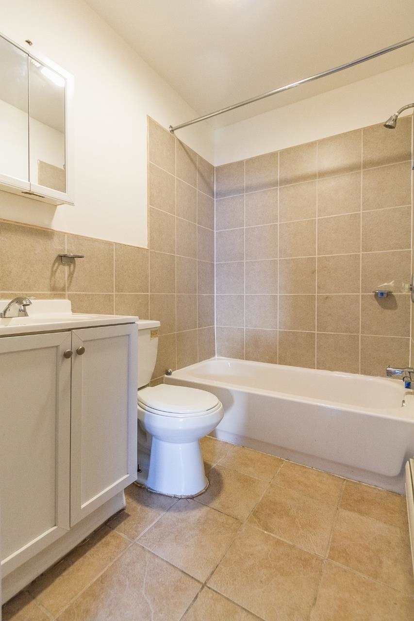 35 PEARSALL AVE