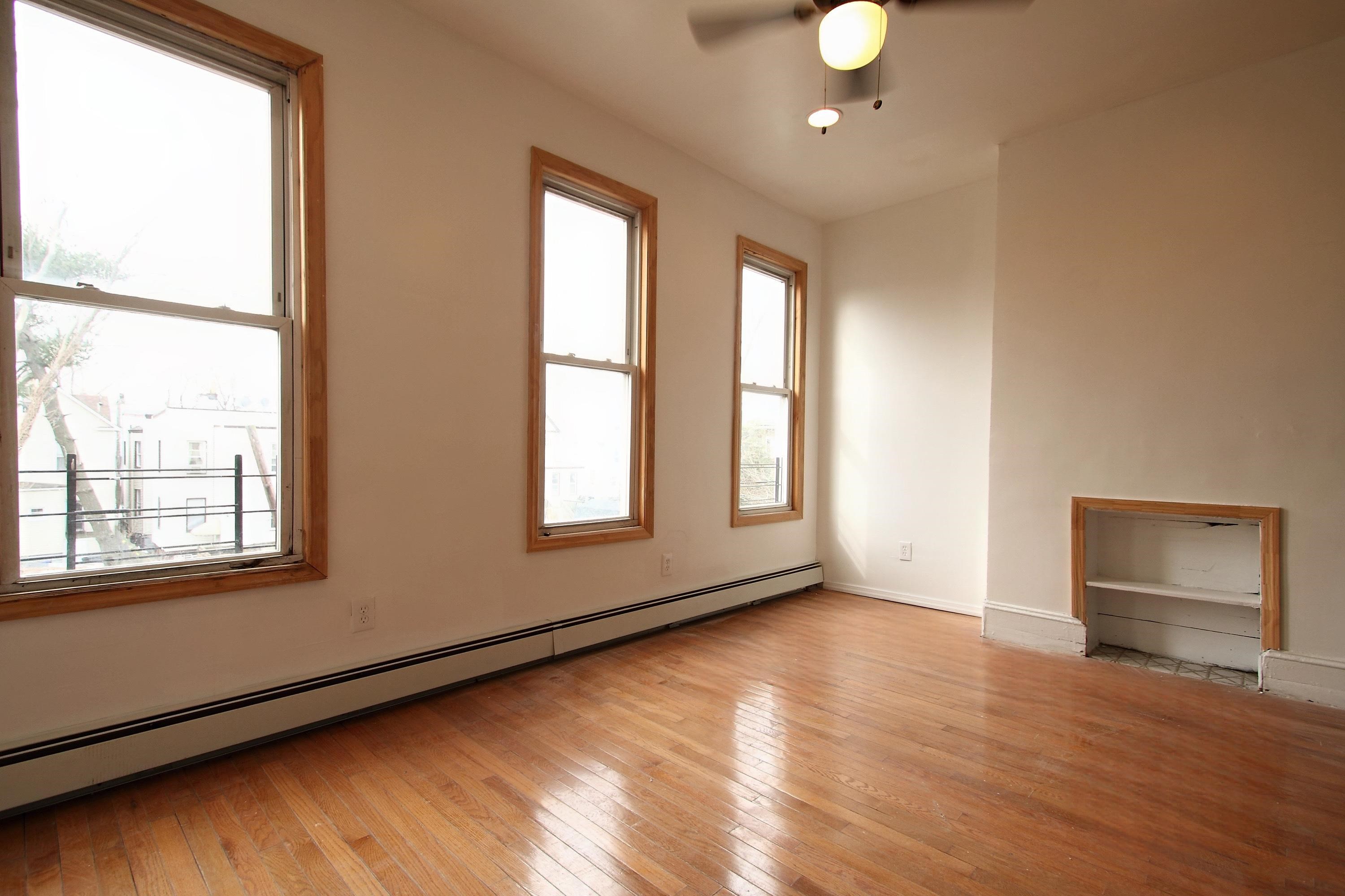 35 PEARSALL AVE