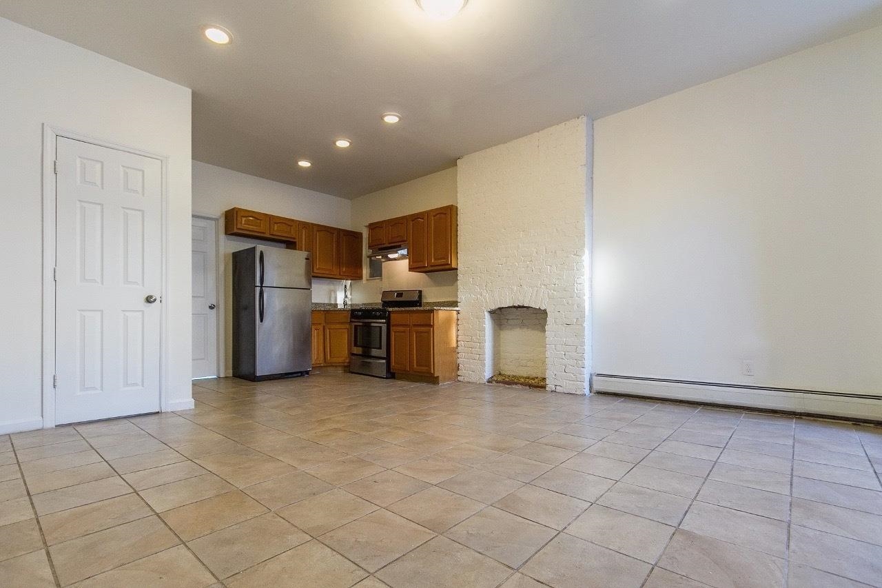 35 PEARSALL AVE
