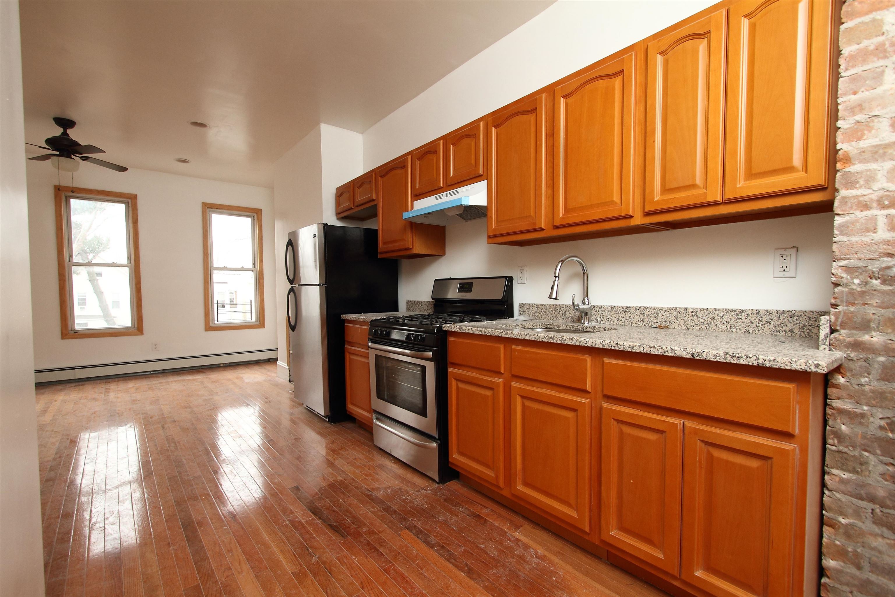 35 PEARSALL AVE