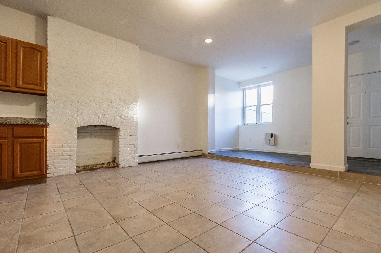 35 PEARSALL AVE