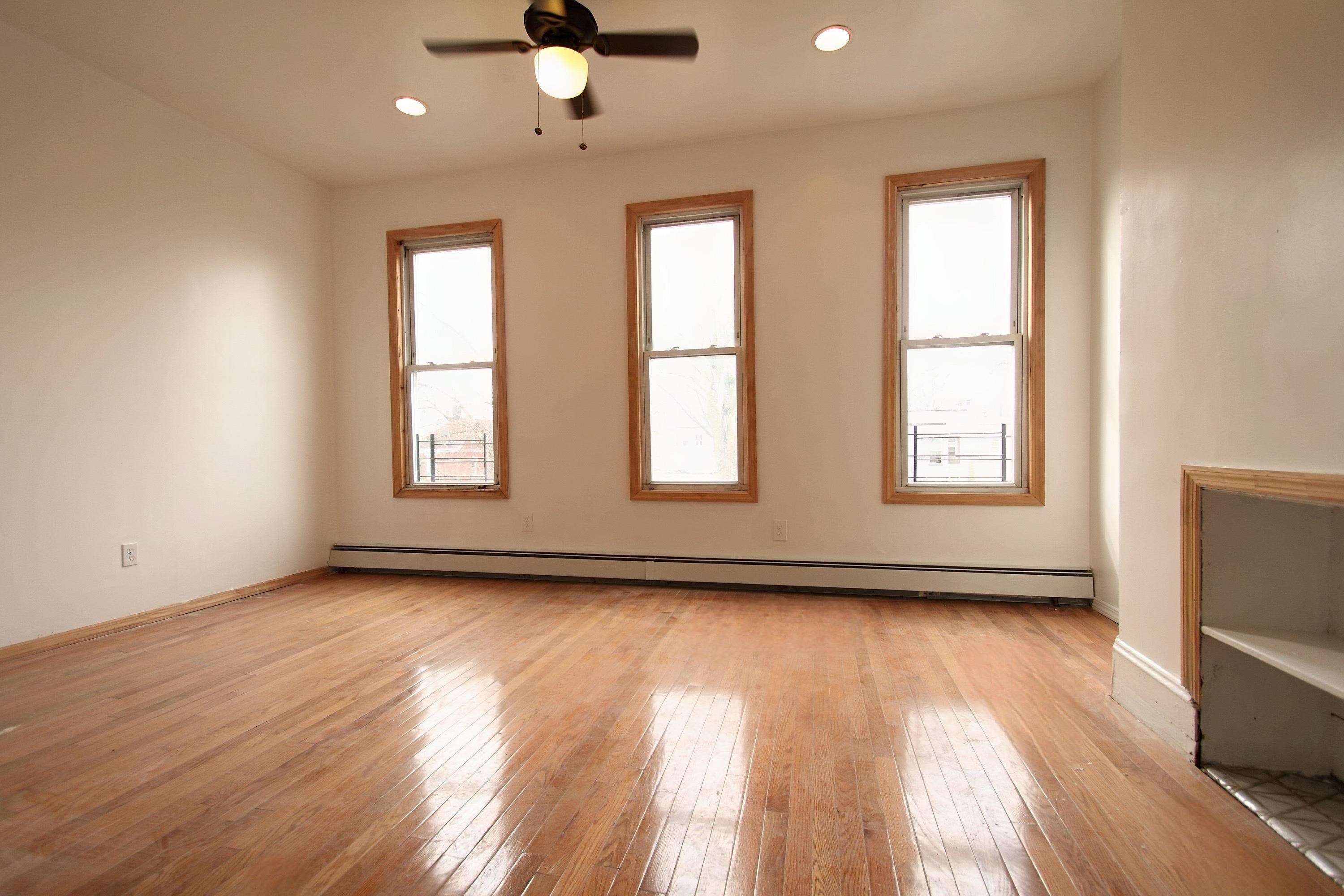 35 PEARSALL AVE