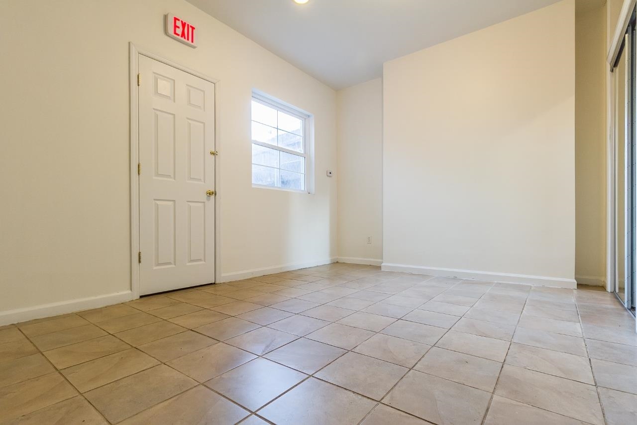 35 PEARSALL AVE