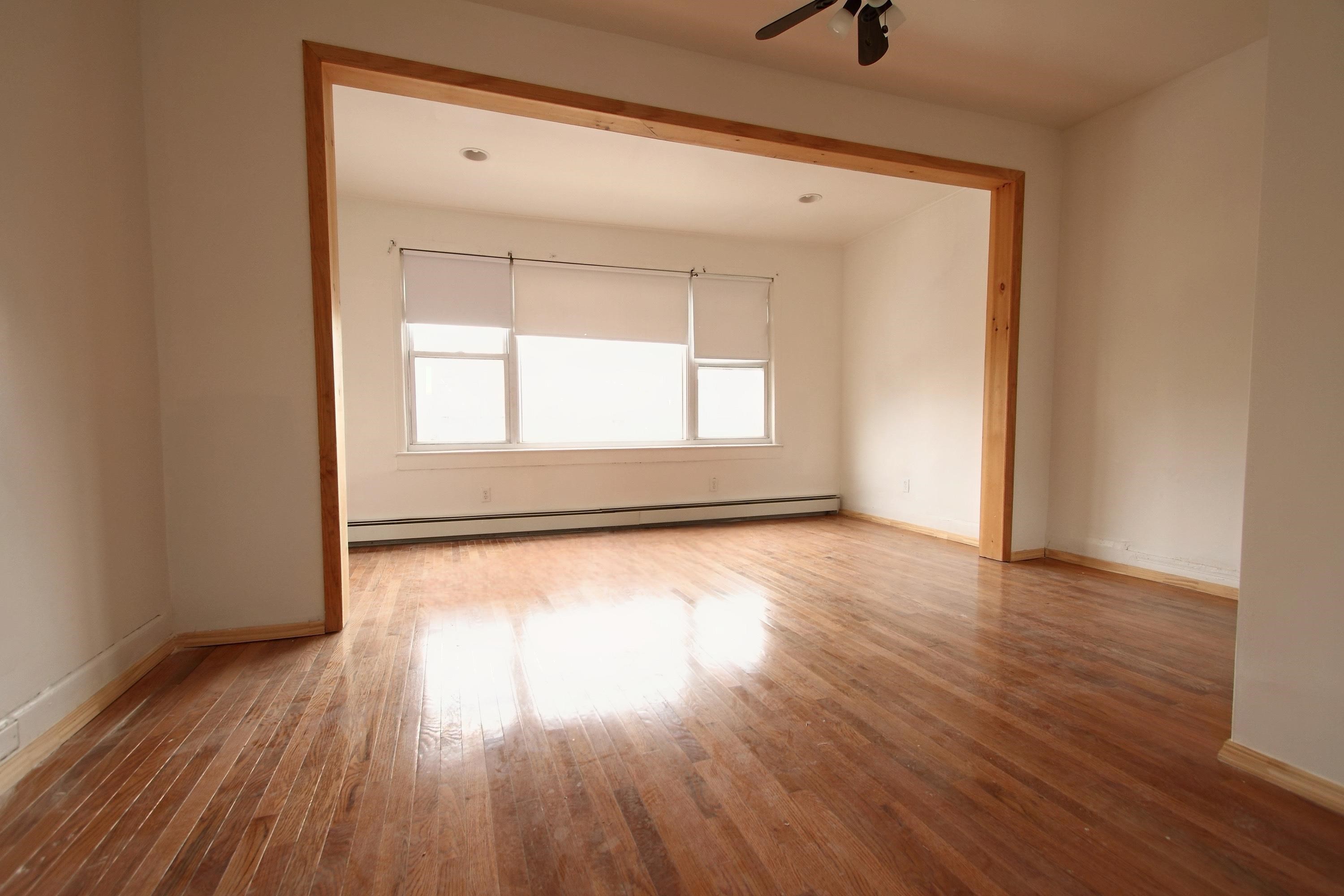 35 PEARSALL AVE