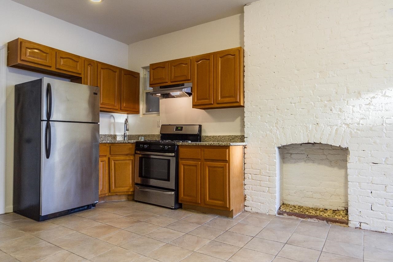 35 PEARSALL AVE