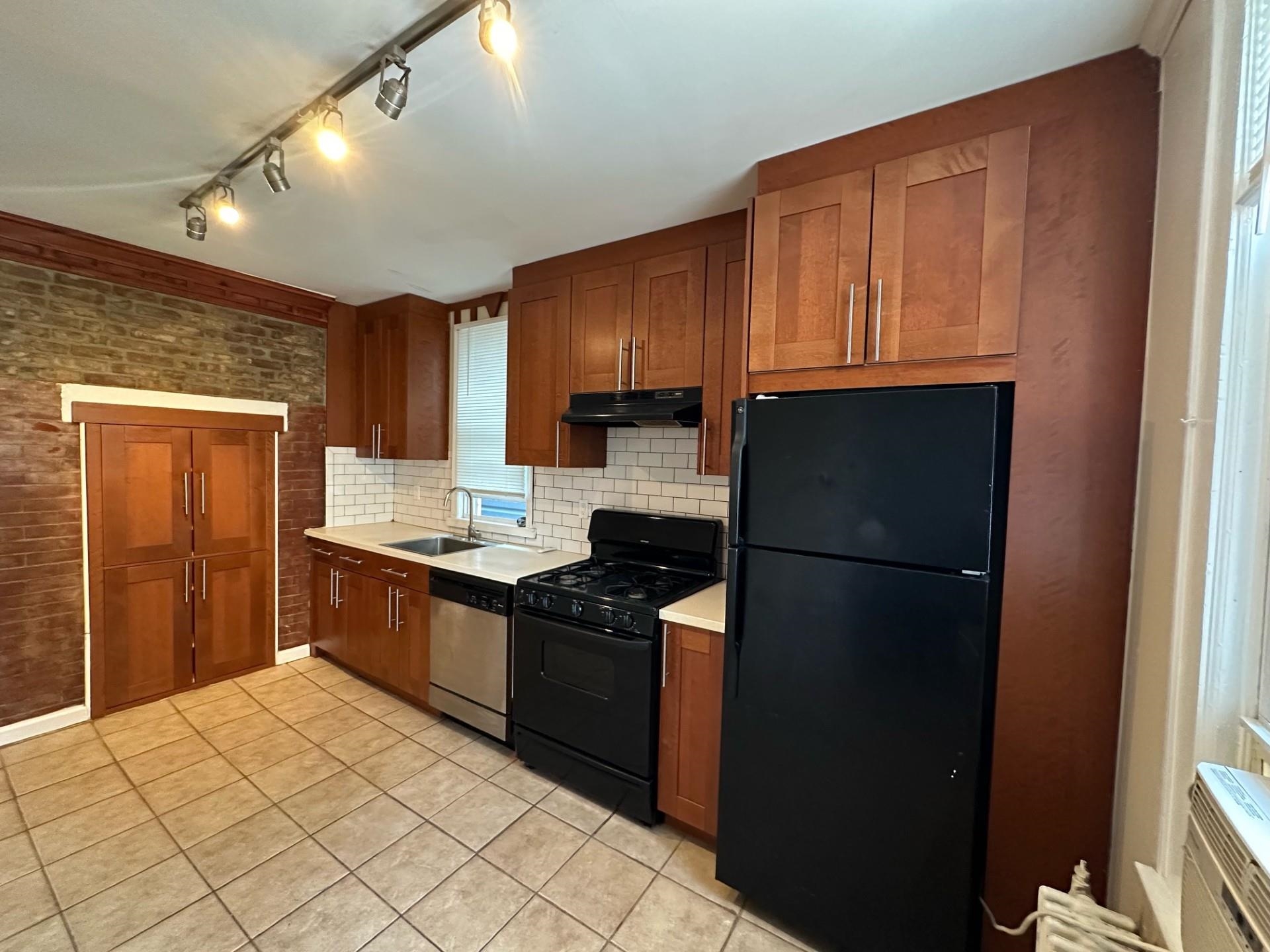 34 47TH ST Unit: 2