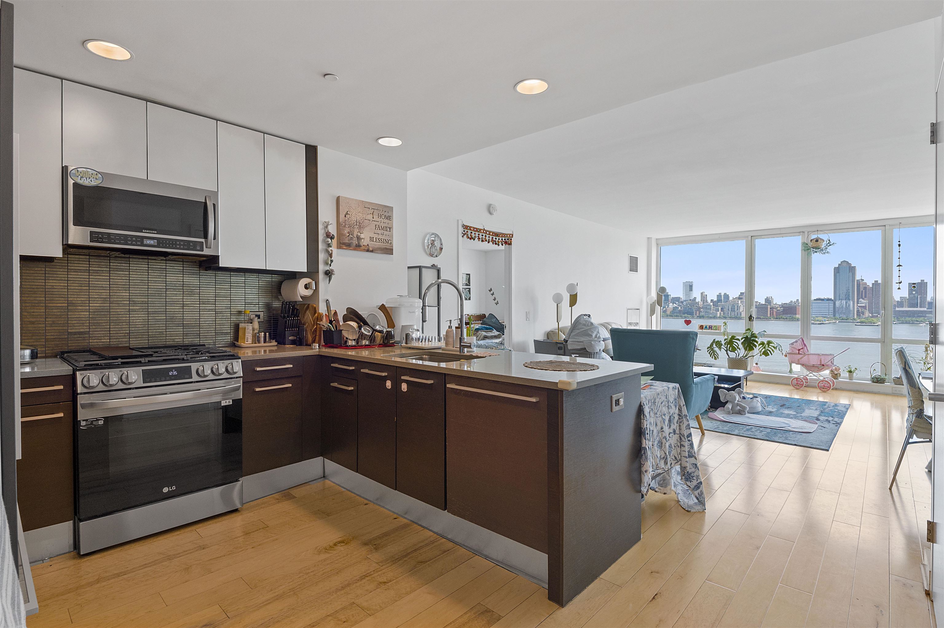 2 2ND ST Unit: 1103