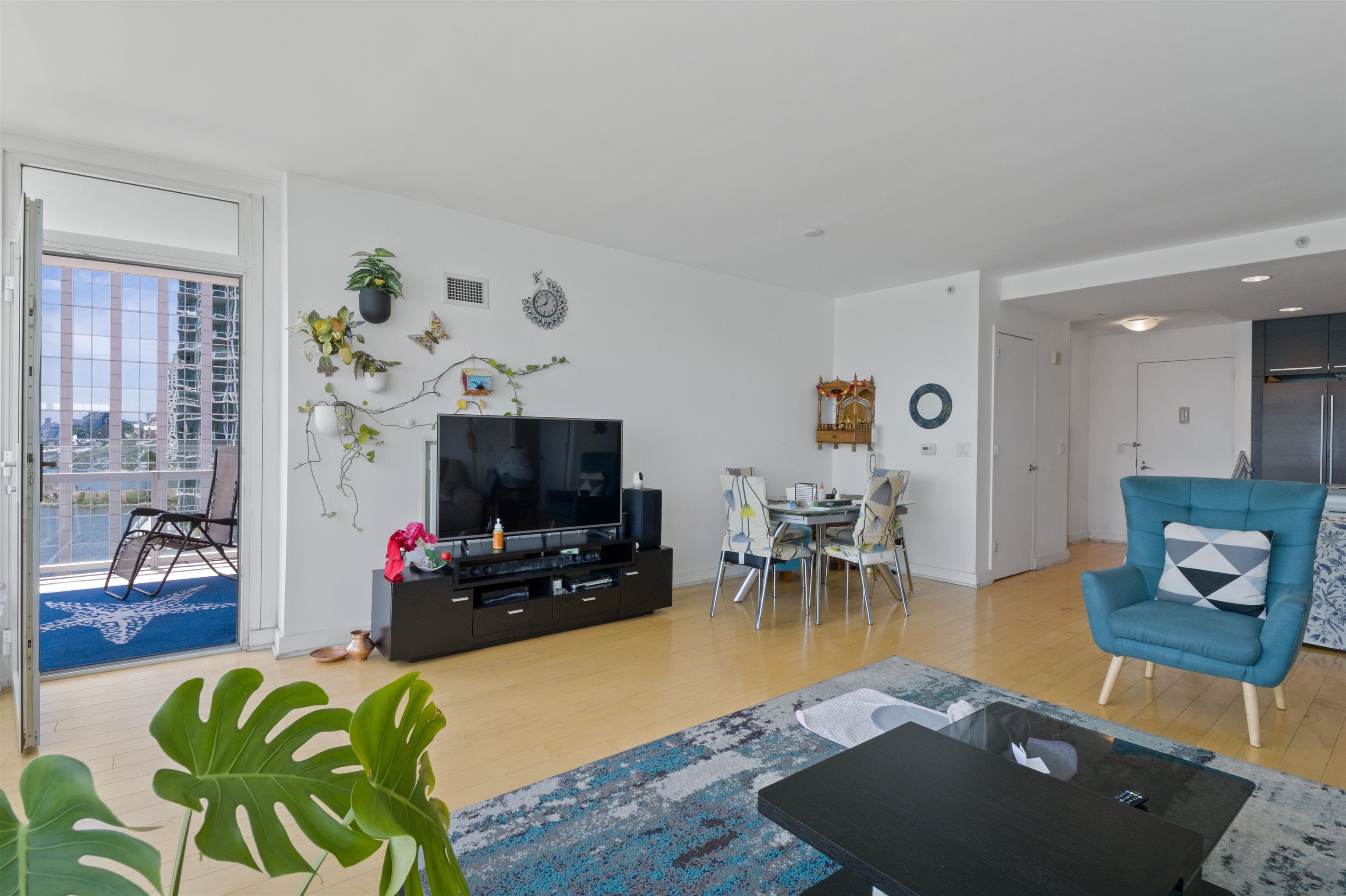 2 2ND ST Unit: 1103