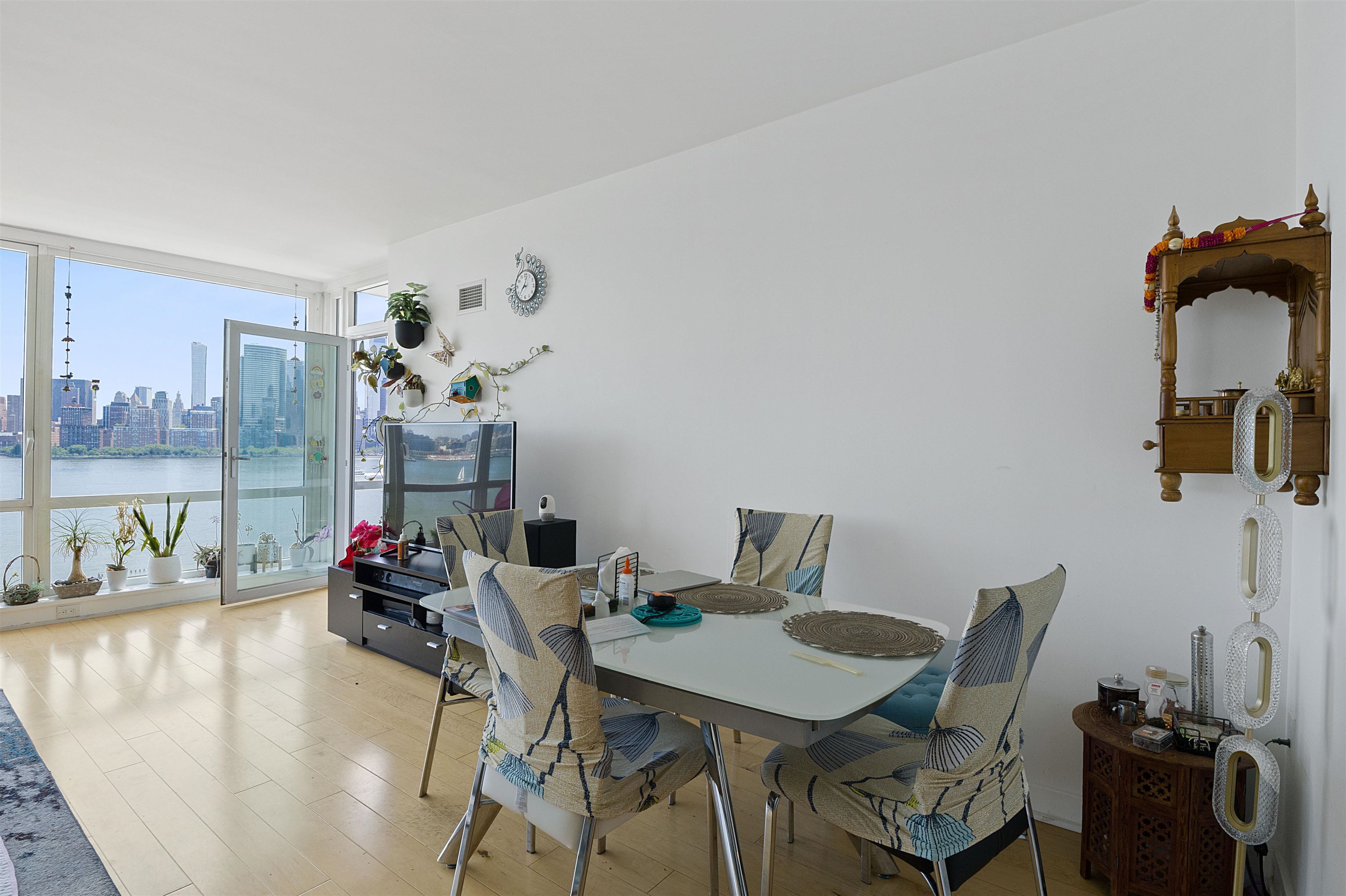 2 2ND ST Unit: 1103