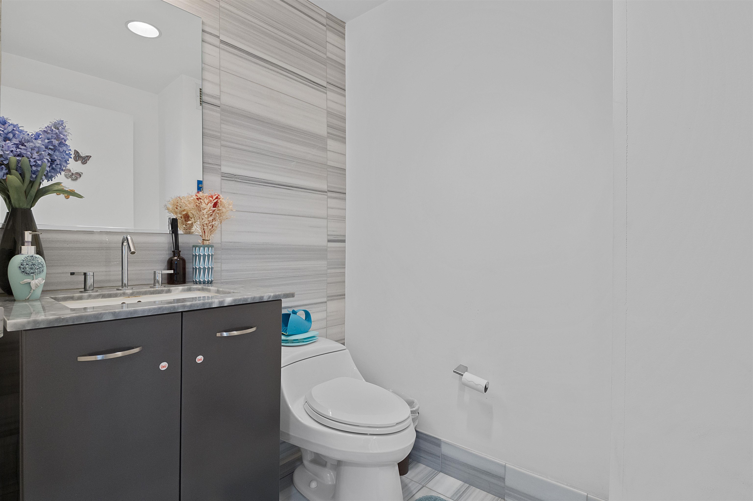 2 2ND ST Unit: 1103