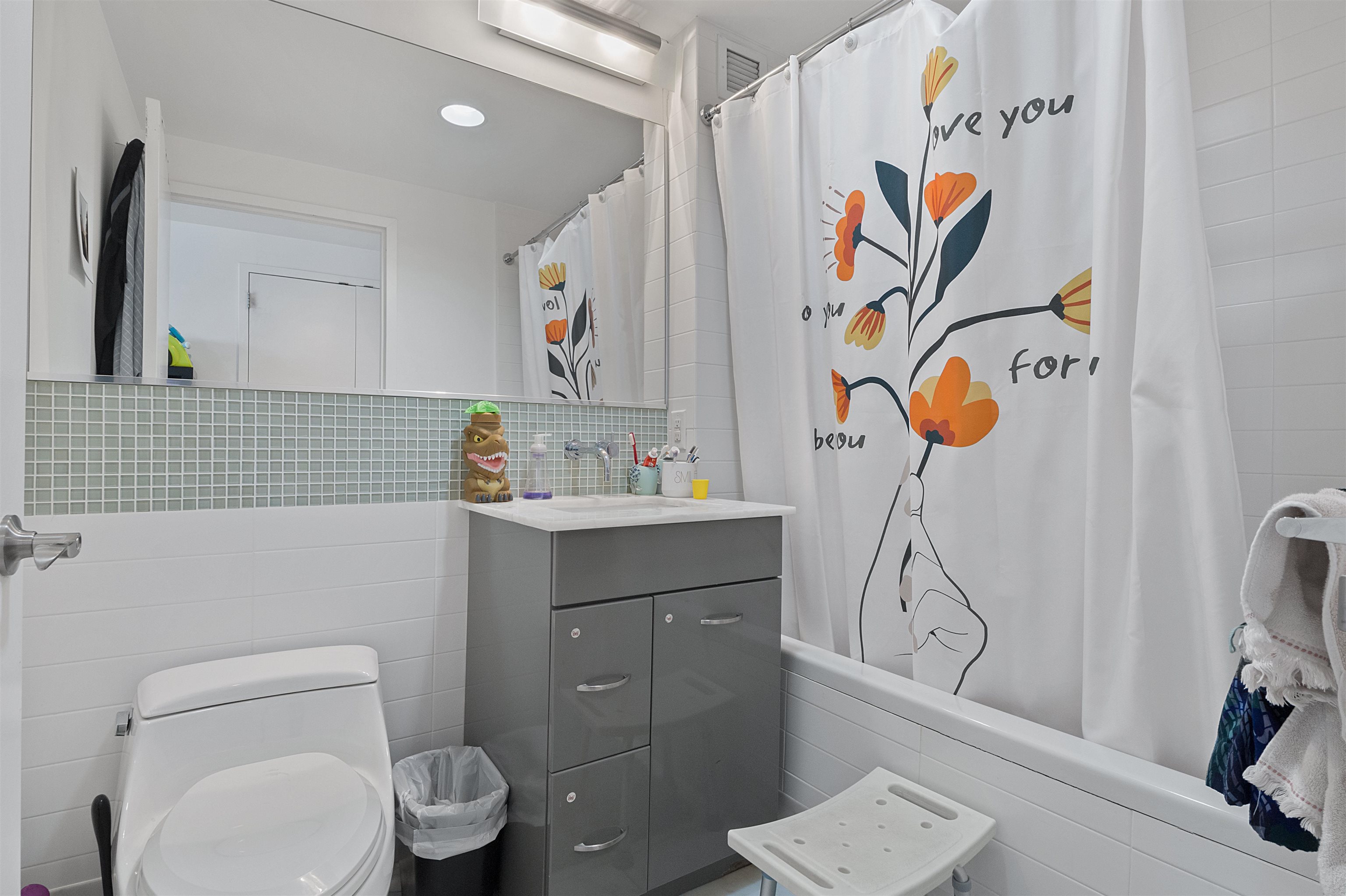 2 2ND ST Unit: 1103