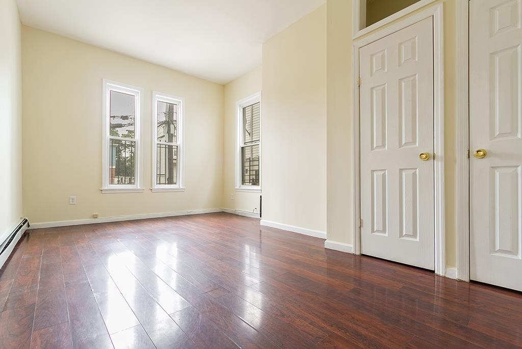 20 LINDEN AVE
