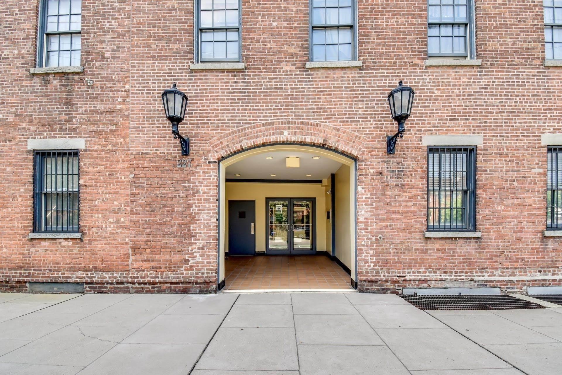 227 CHRISTOPHER COLUMBUS DR Unit: 115B