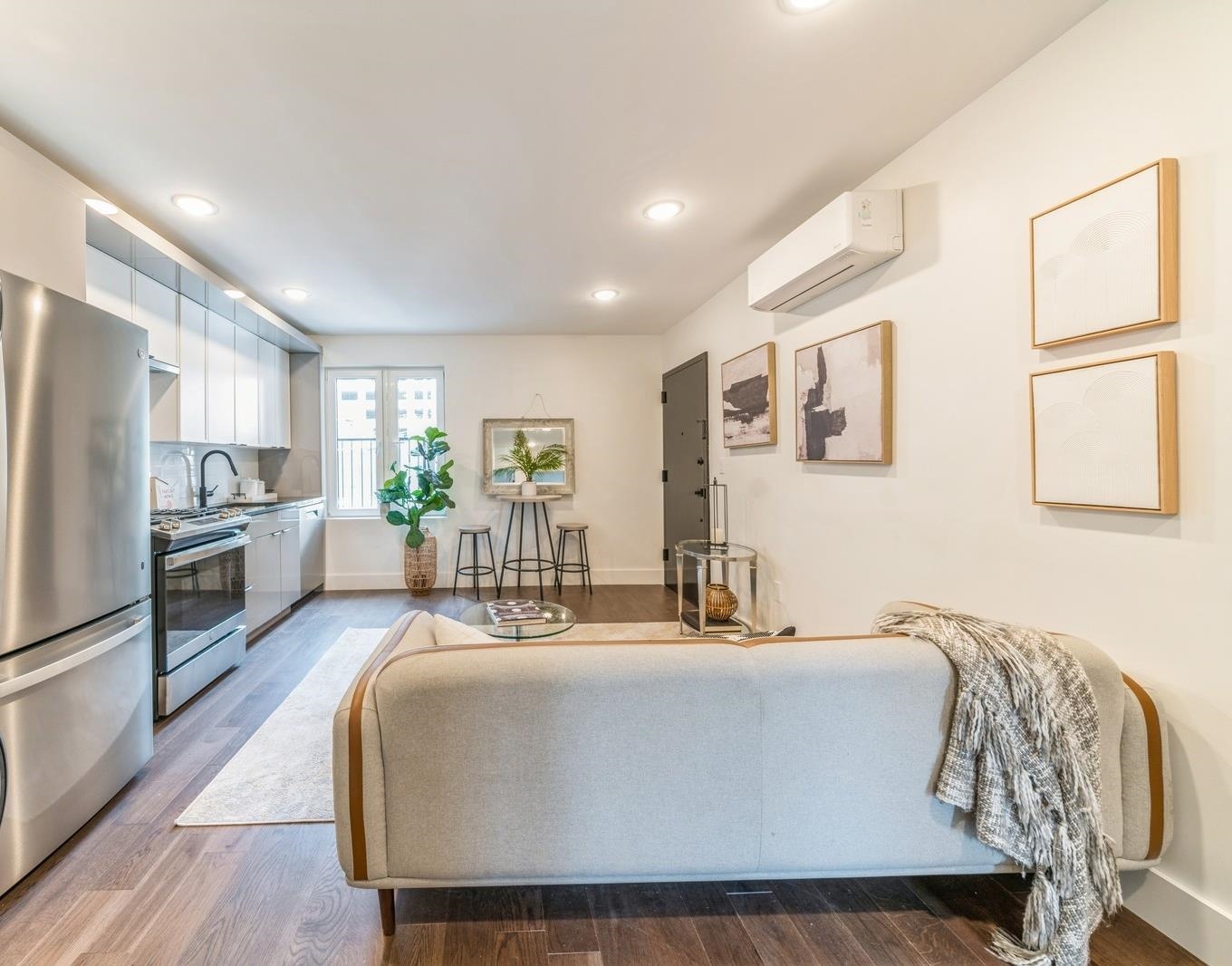 195 BAY ST Unit: 3 aka 202