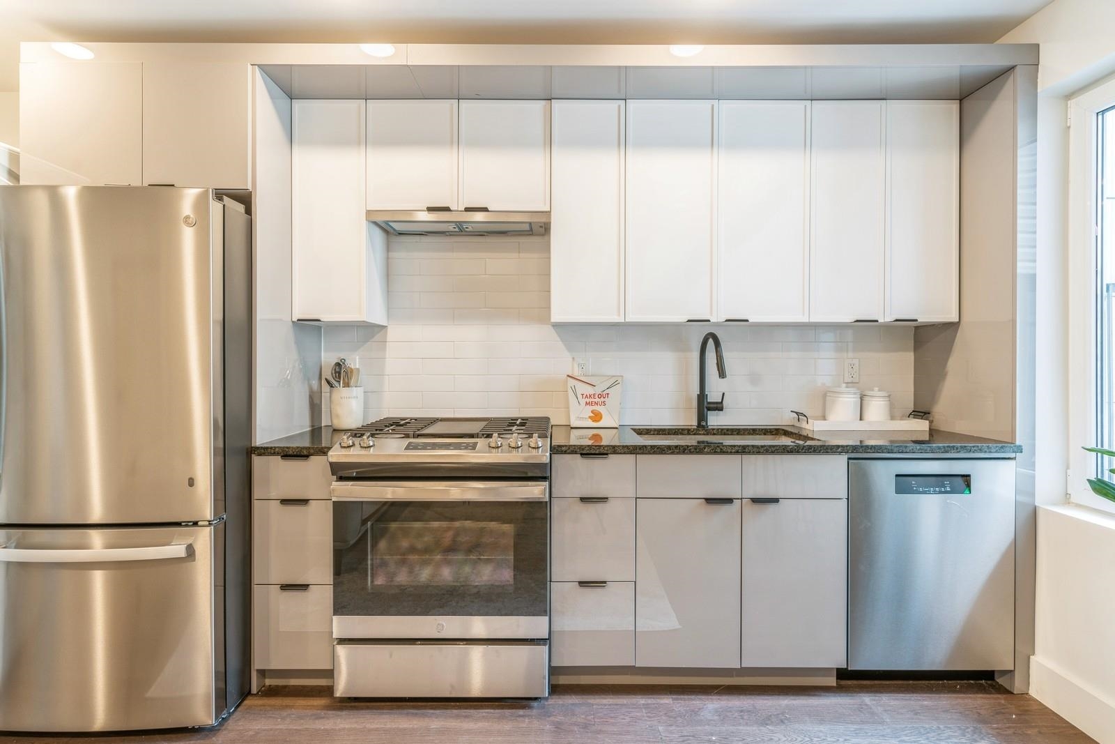 195 BAY ST Unit: 3 aka 202