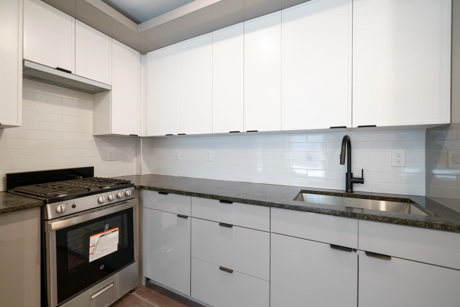 195 BAY ST Unit: 4 aka 301
