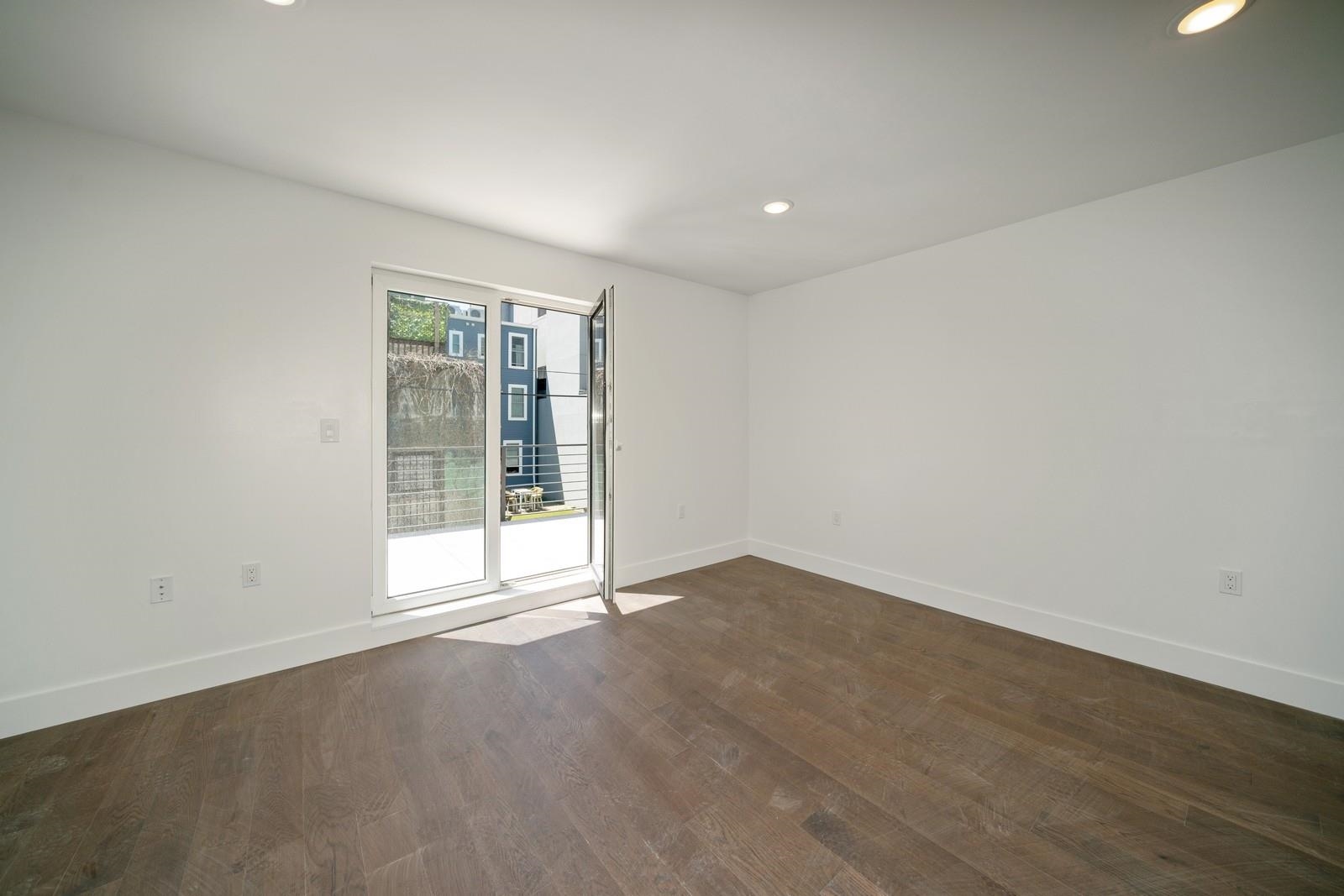 195 BAY ST Unit: 4 aka 301