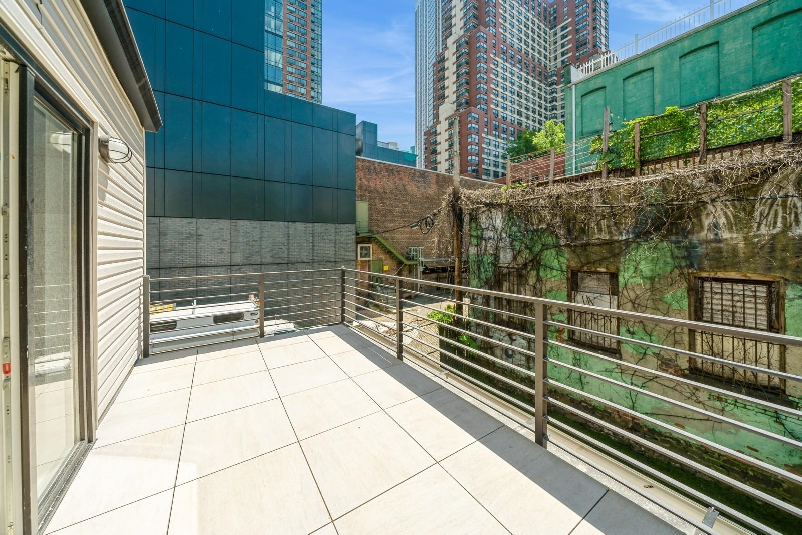195 BAY ST Unit: 4 aka 301