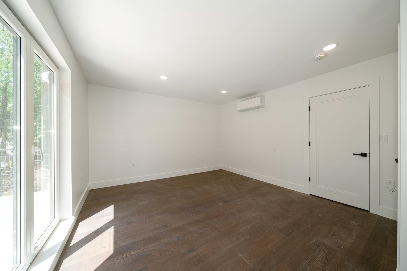 195 BAY ST Unit: 4 aka 301