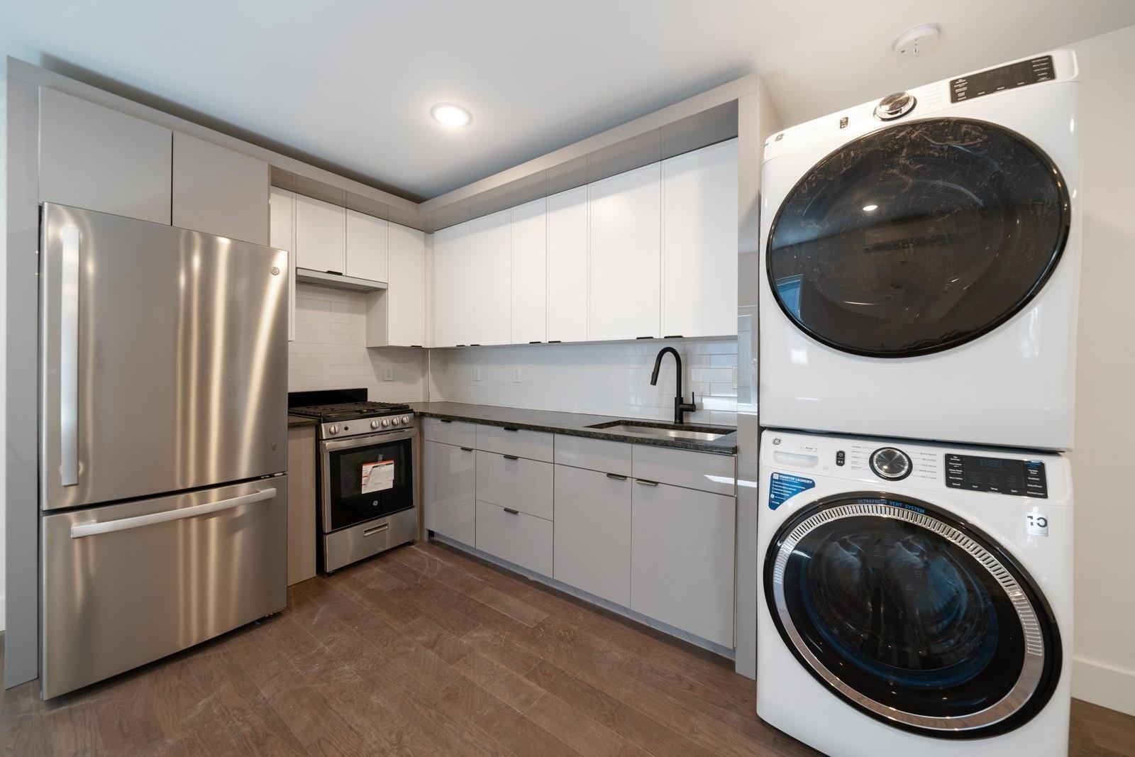 195 BAY ST Unit: 4 aka 301