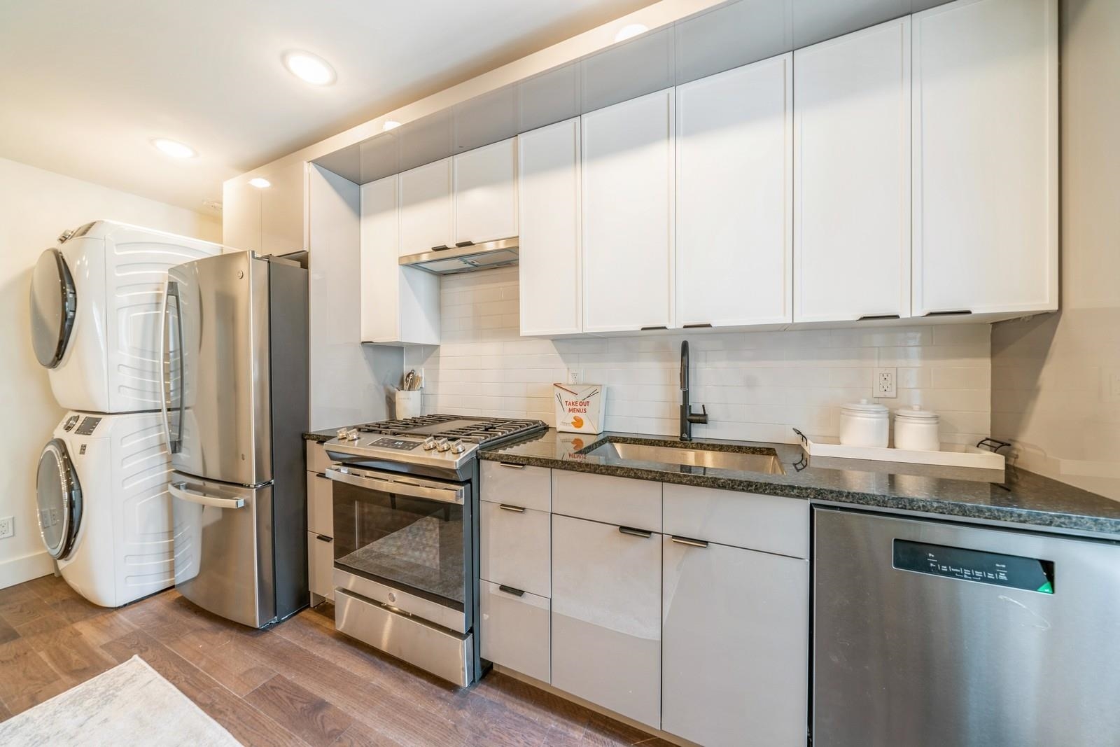 195 BAY ST Unit: 5 aka 302