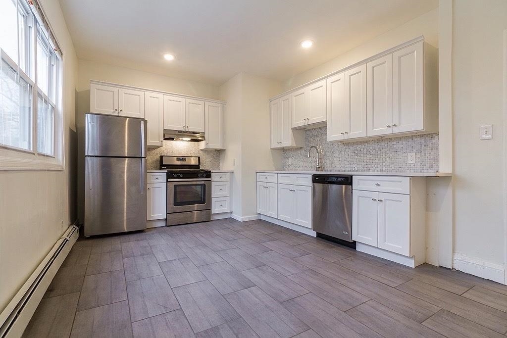 152 BENTLEY AVE