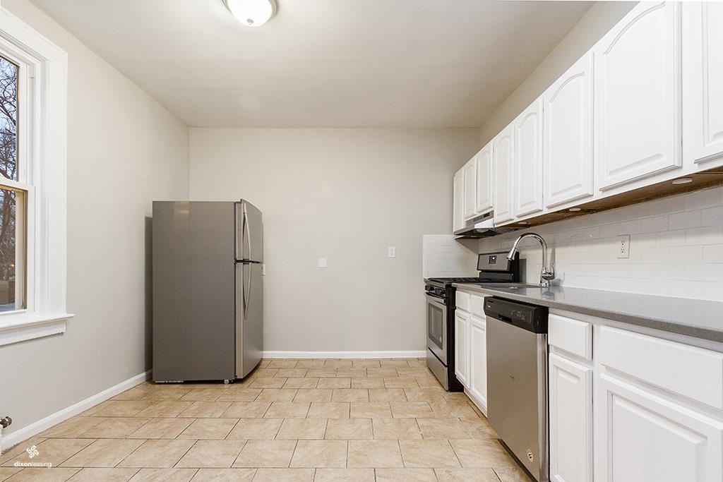 152 BENTLEY AVE