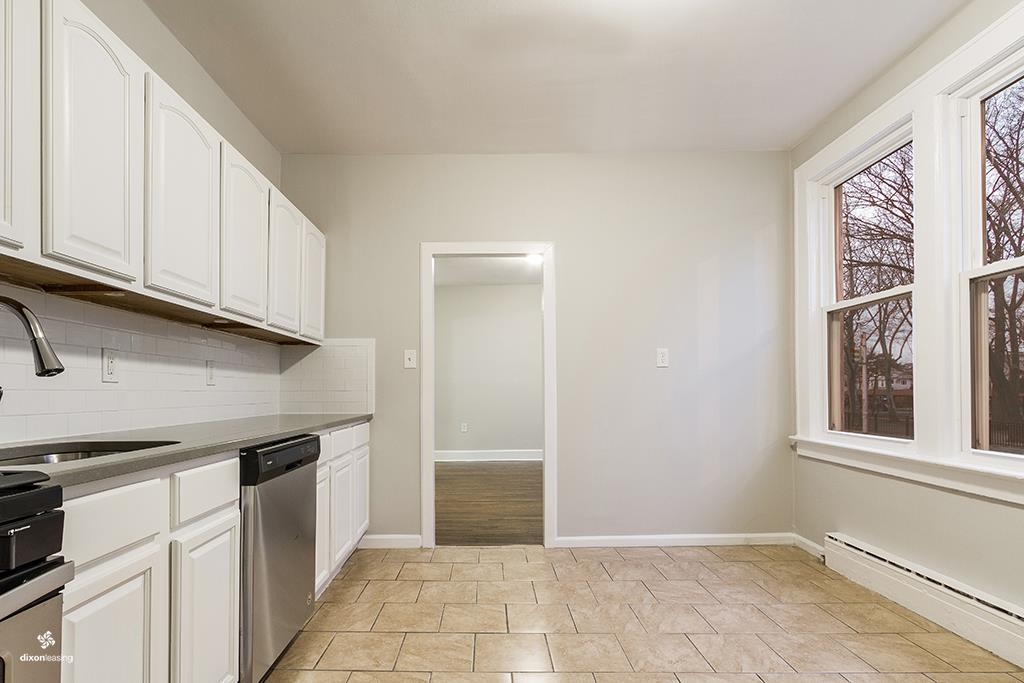 152 BENTLEY AVE