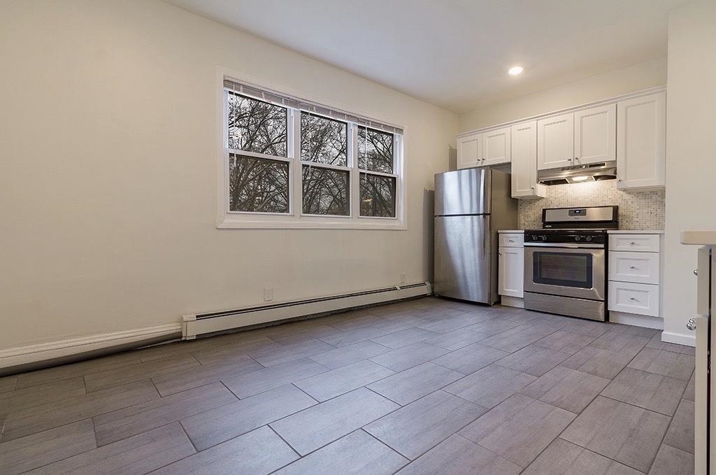 152 BENTLEY AVE