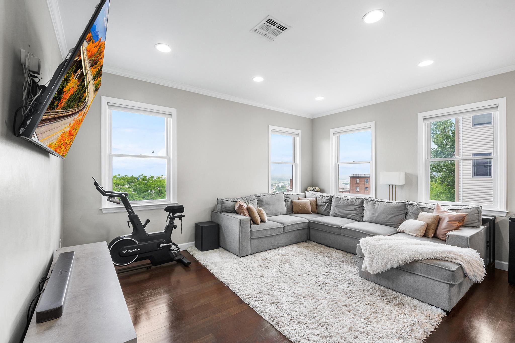 620 38TH ST Unit: 103