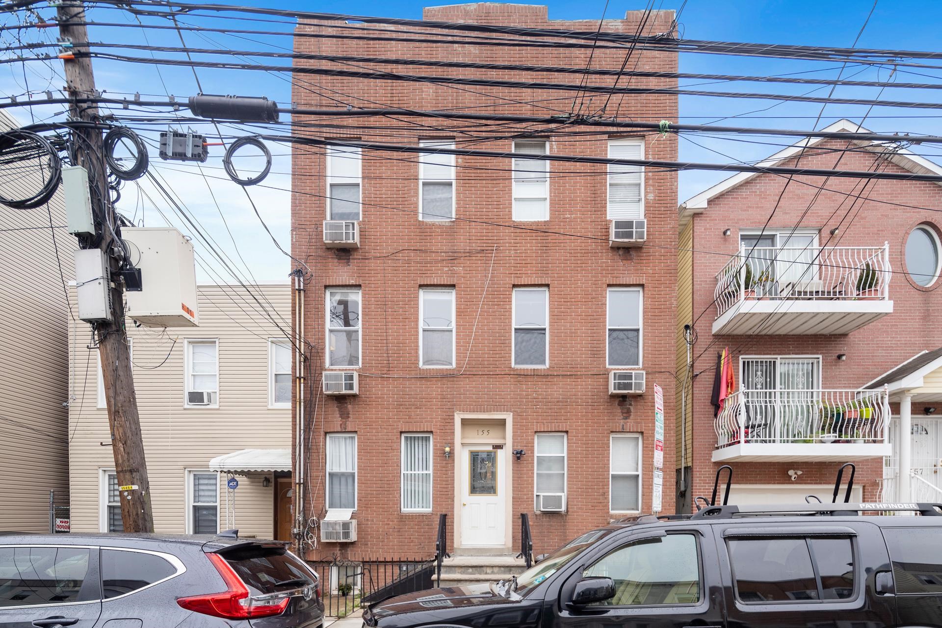155 HOPKINS AVE Unit: 3