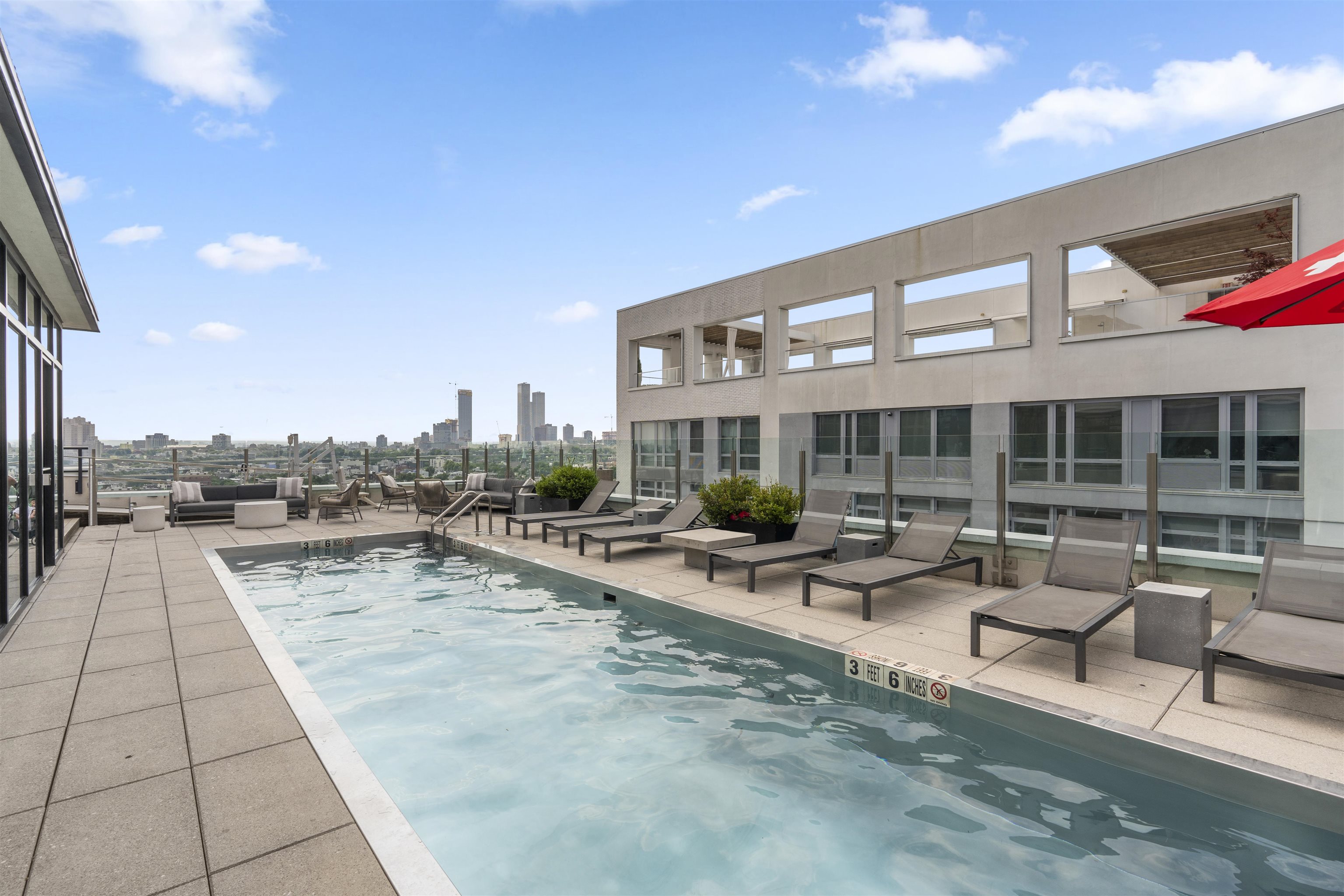 160 1ST ST Unit: 613