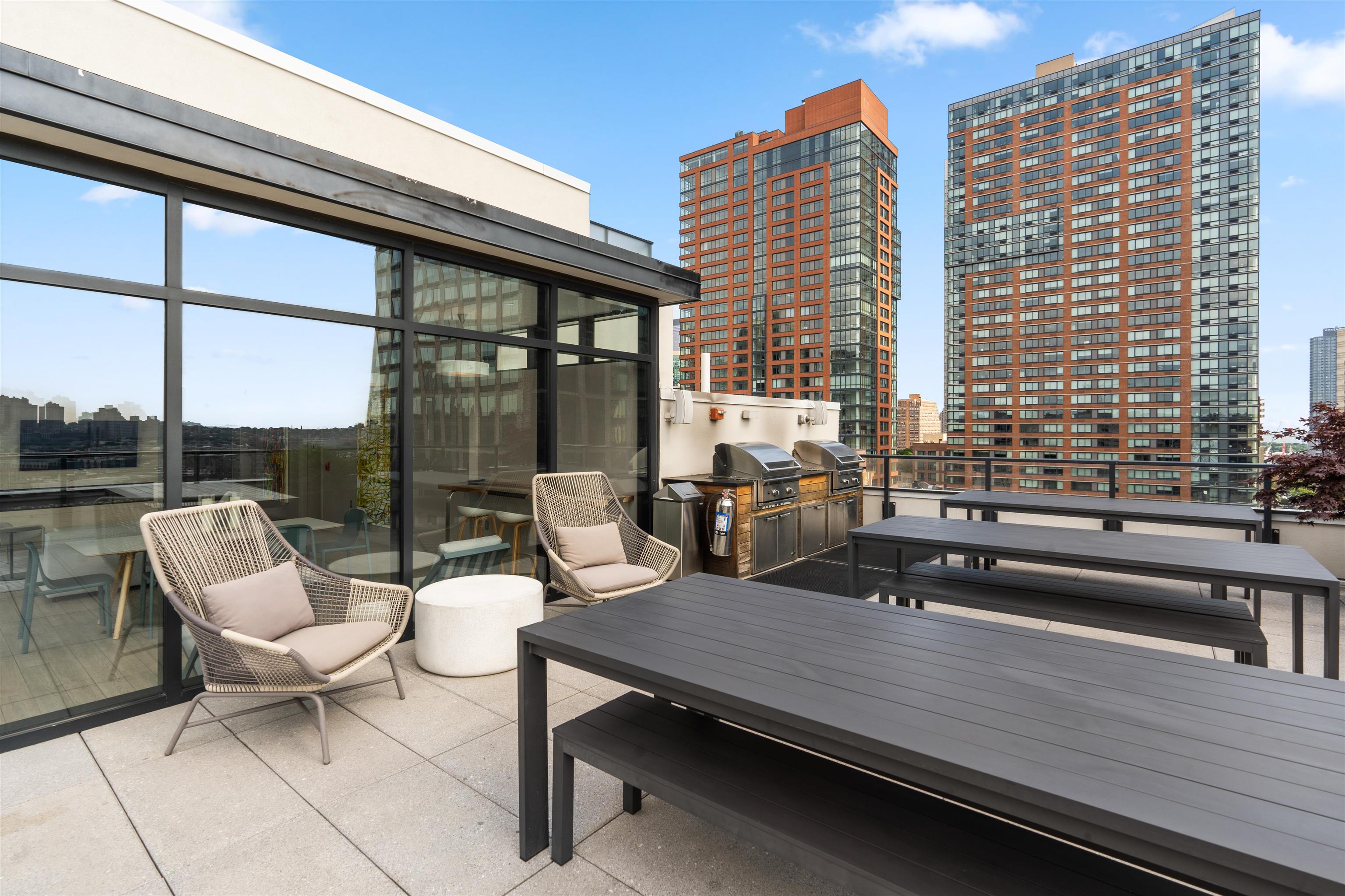 160 1ST ST Unit: 613