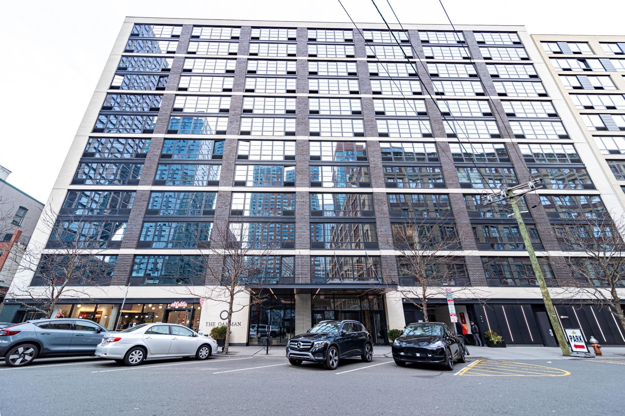 160 1ST ST Unit: 613