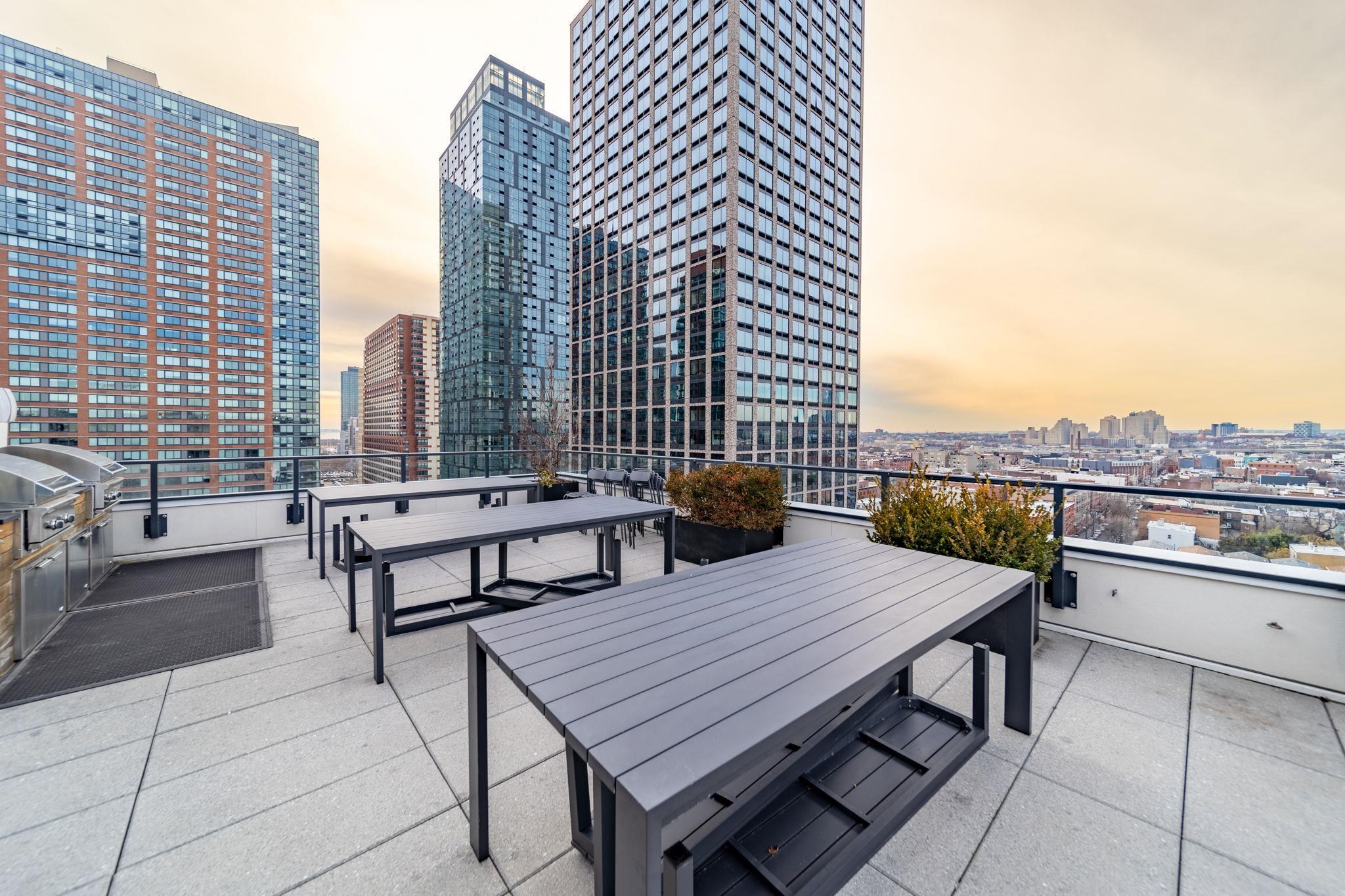 160 1ST ST Unit: 613