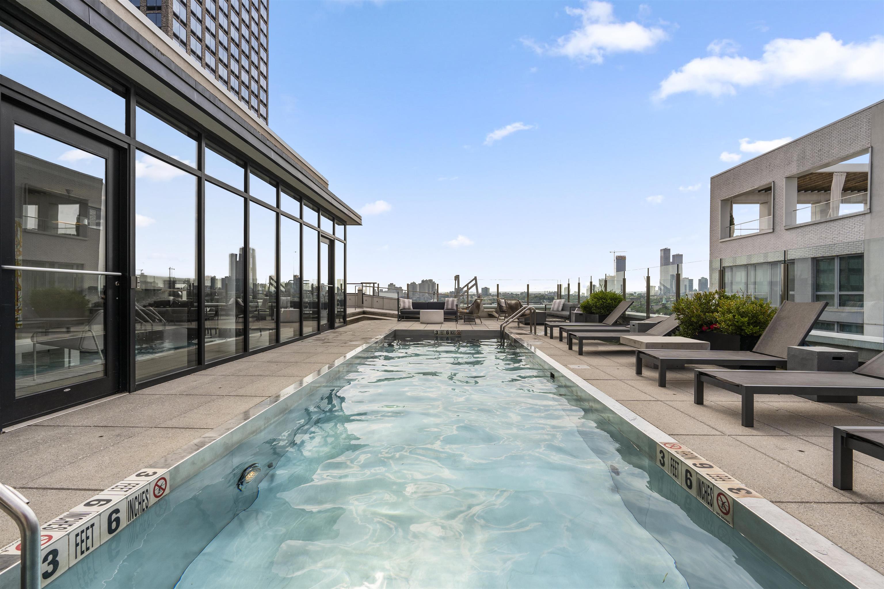 160 1ST ST Unit: 613