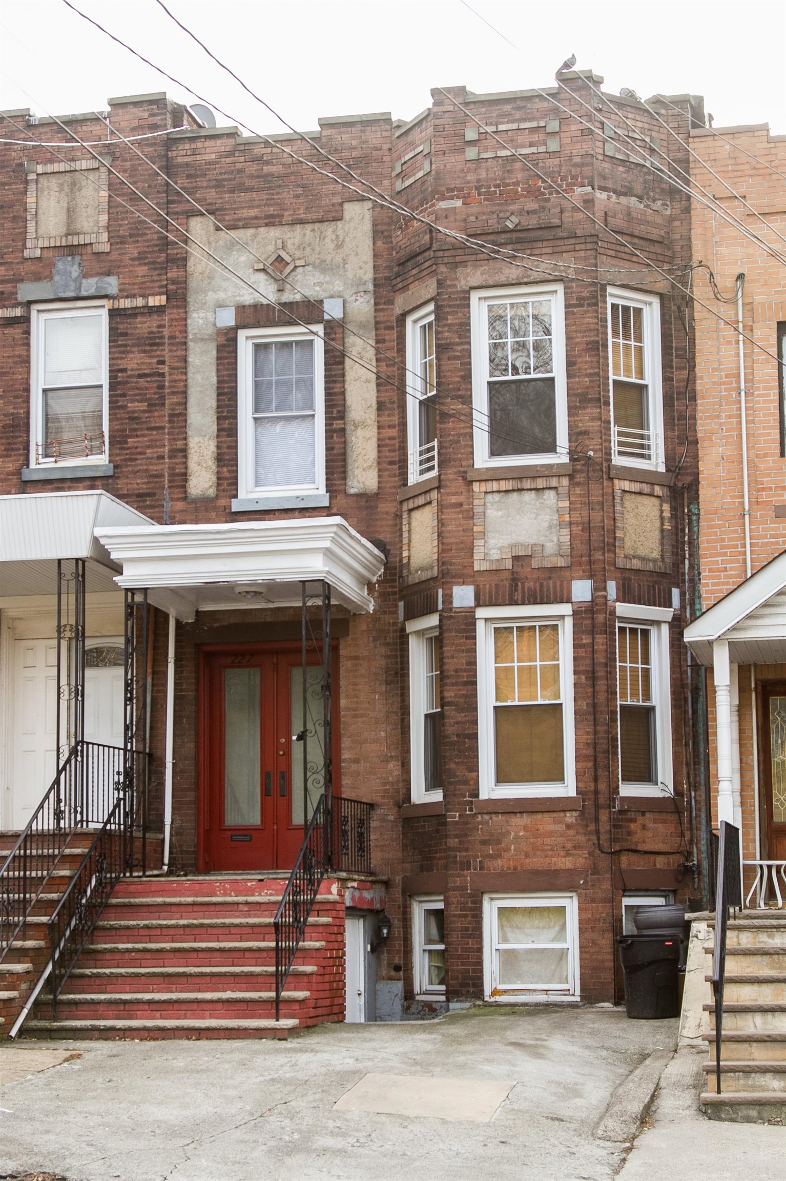227 MANHATTAN AVE
