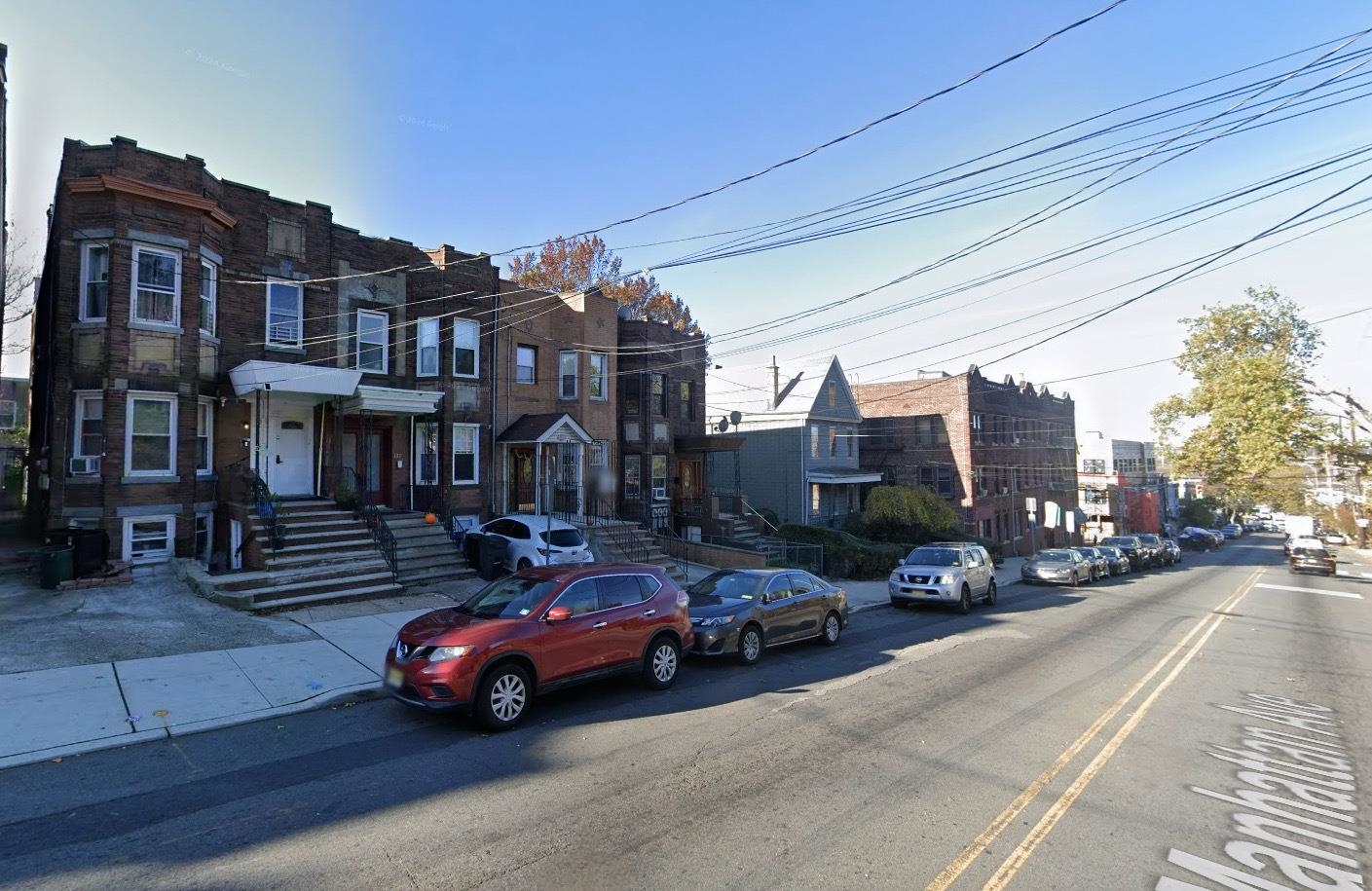 227 MANHATTAN AVE