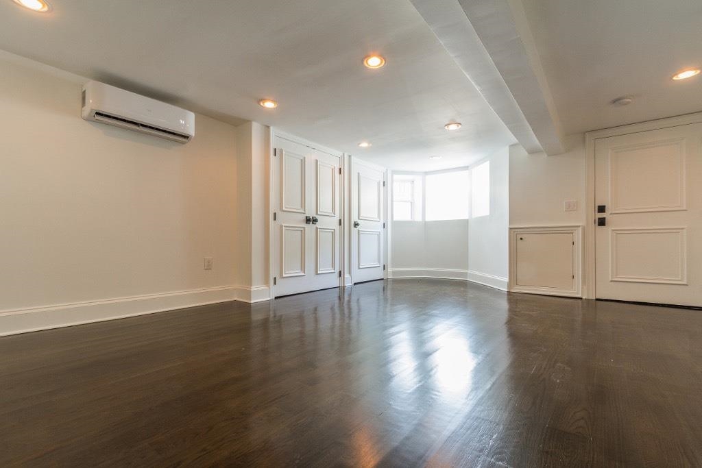 227 MANHATTAN AVE