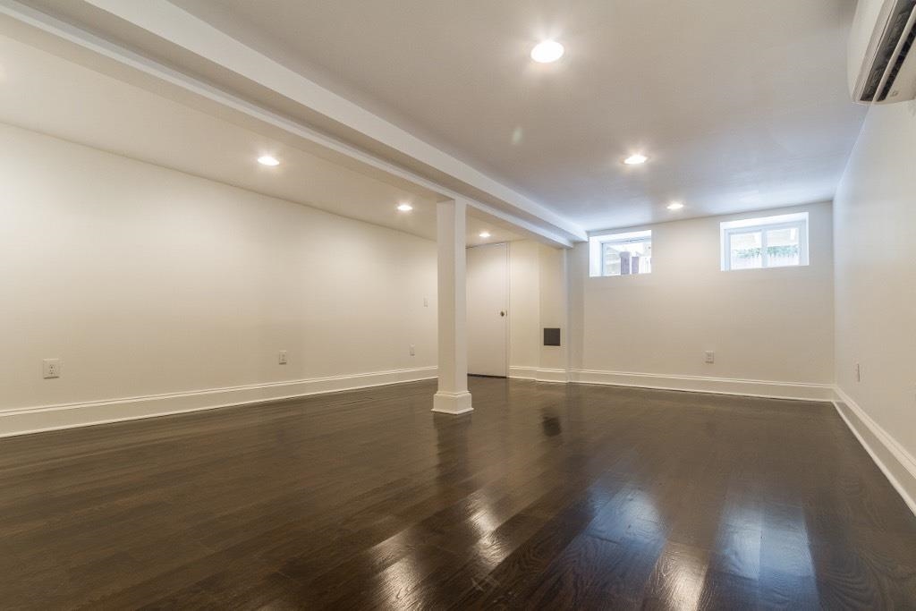227 MANHATTAN AVE