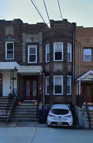 227 MANHATTAN AVE
